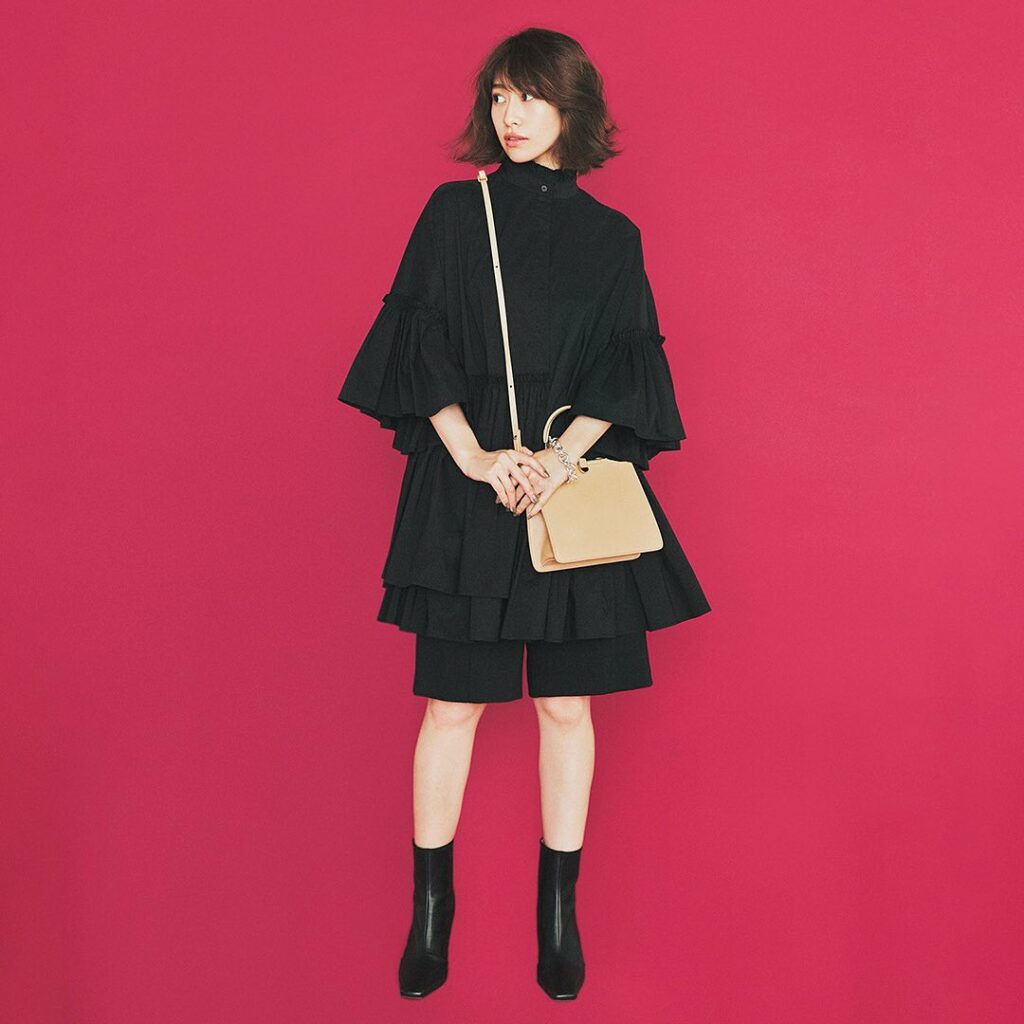 ／⁠⁠
このコーデを真似したいと思ったら、⁠⁠
コメントにをください！⁠⁠
＼⁠⁠
.⁠⁠
10月10日(日)、⁠⁠
「ティアードブラウス×ハーフパンツ」の⁠⁠