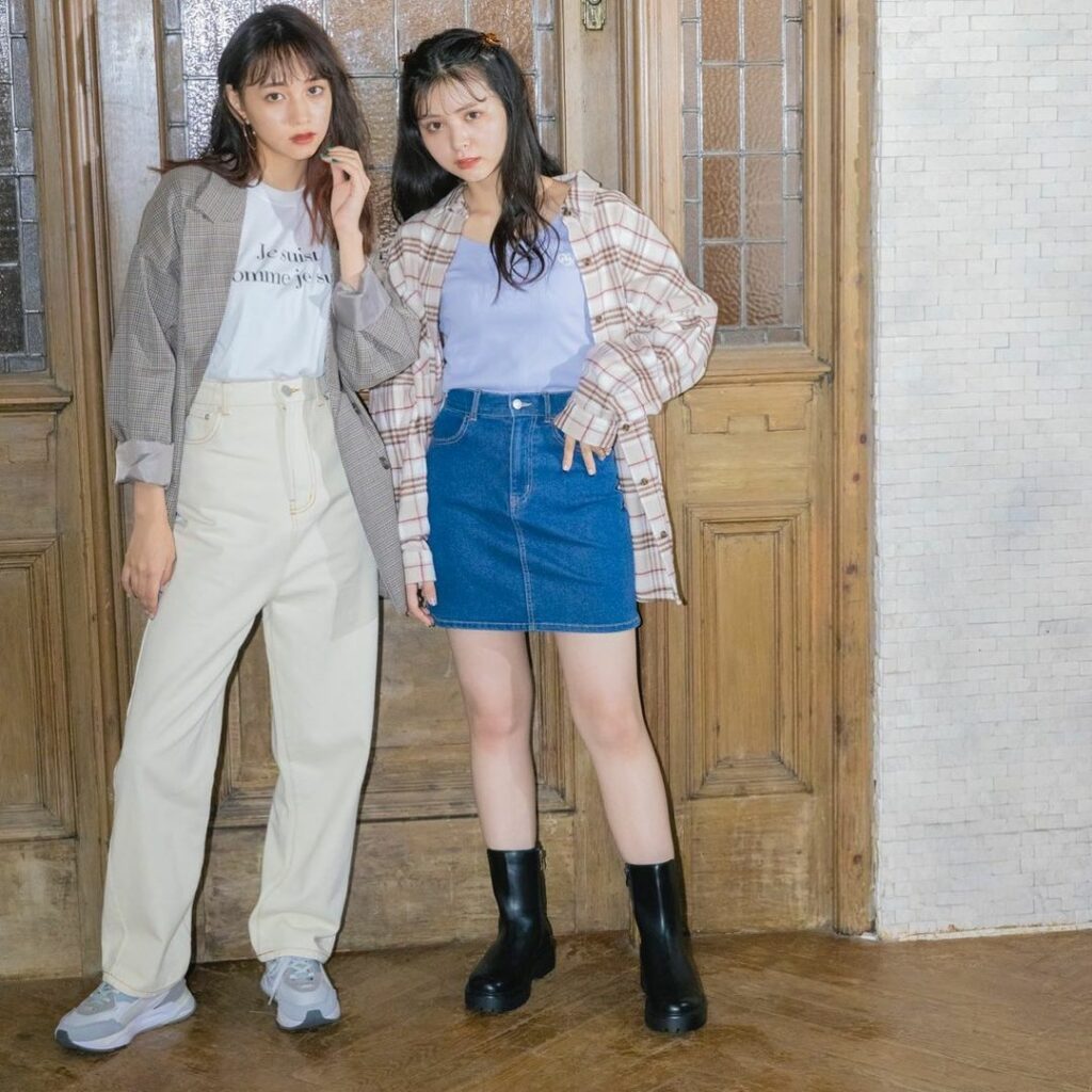 Popteen11月号「秋柄コーデ」企画のアザーカット

柄アイテムって、おしゃれに見えるけど難しいって声にお応えして、地元で浮かない上手な取り入れ方をレッスン