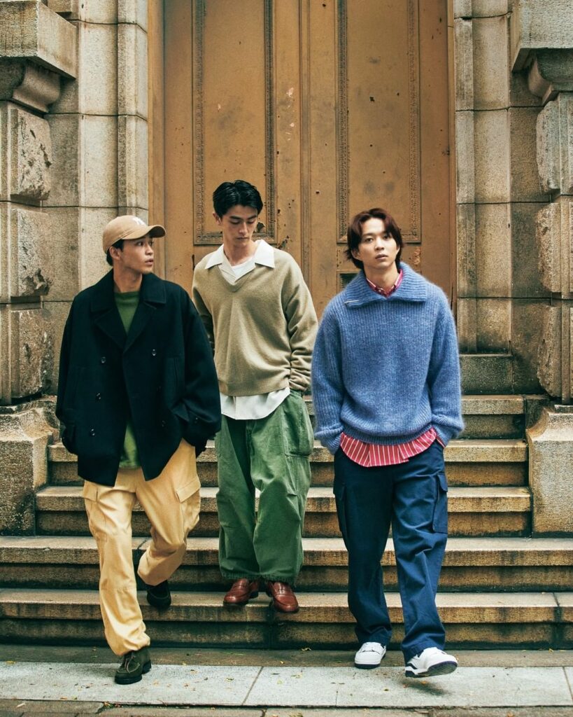 今、一周回って「軍パン」が人気だ。その粗野でオーセンティックな雰囲気を生かしつつも、素材選びや合わせのアイテムで大人っぽくこなしたい。

［右］〈NOAH〉
厚