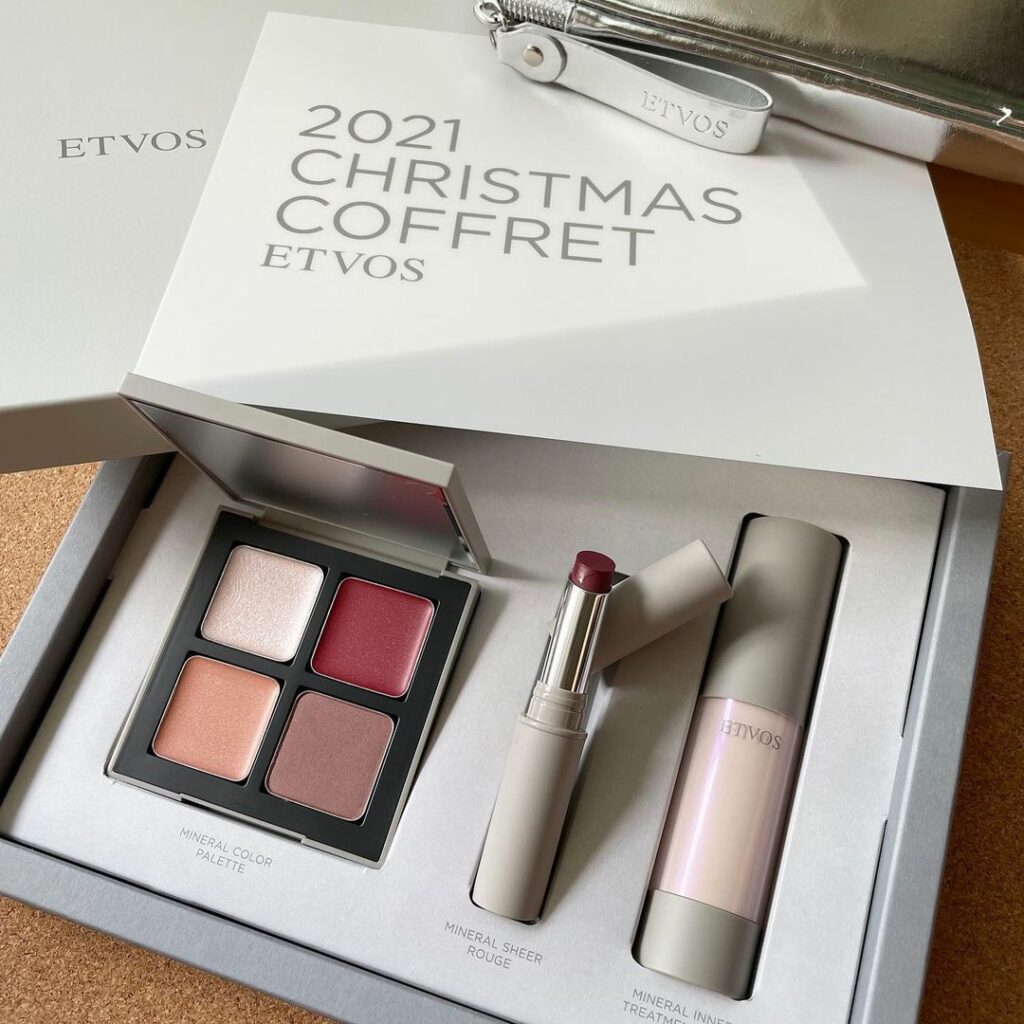 #エトヴォス の #クリスマスコフレ が今年も登場！アロマオイルとディフューザーの限定セットも11/2、11/24数量限定発売。 #スウォッチ 付きでお届け！