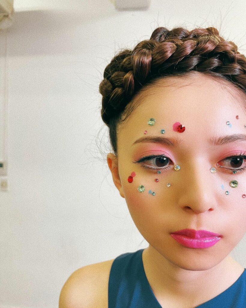 ハロウィーン近づいてきましたね先日投稿した飛鳥ちゃんはエル・ファニングちゃん主演のおしゃれホラームービー『ネオン・デーモン』のコスプレをしていたのでしたーヘアメ