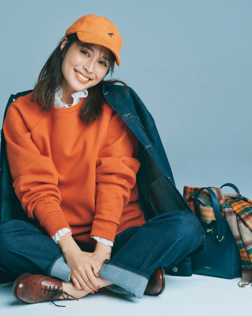 \冬の差し色で もっとカラフルな日常を/⠀
あっという間に日が落ち、服の色も暗くなりがちな冬だからこそ、思い切りきれいな色でリフレッシュしませんか?⠀
⠀
誌面 \冬の差し色で もっとカラフルな日常を/⠀
あっという間に日が落ち、服の色も暗くなりがちな冬だからこそ、思い切りきれいな色でリフレッシュしませんか?⠀
⠀
誌面