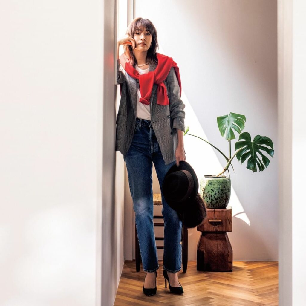 ／⁠
このコーデを真似したいと思ったら、⁠
コメントにをください！⁠
＼⁠
.⁠
11月3日(水)、⁠
秋コーデに活躍する「チェックジャケット」は、⁠
ゆったり