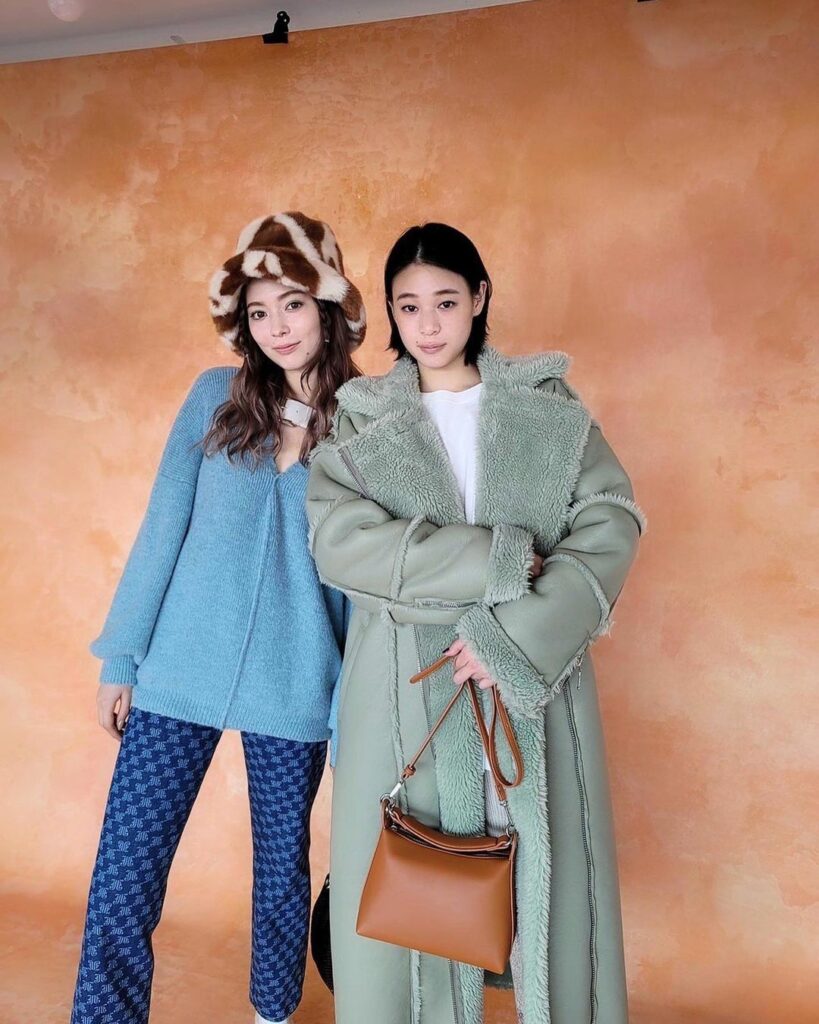 ViVi12月号
「冬、ぜったい買うべきもの」企画から
アリサとmiuのオフショットをお届け
今、ViViスタイリストの間では
jóuetie の指名が急増中 ViVi12月号
「冬、ぜったい買うべきもの」企画から
アリサとmiuのオフショットをお届け
今、ViViスタイリストの間では
jóuetie の指名が急増中