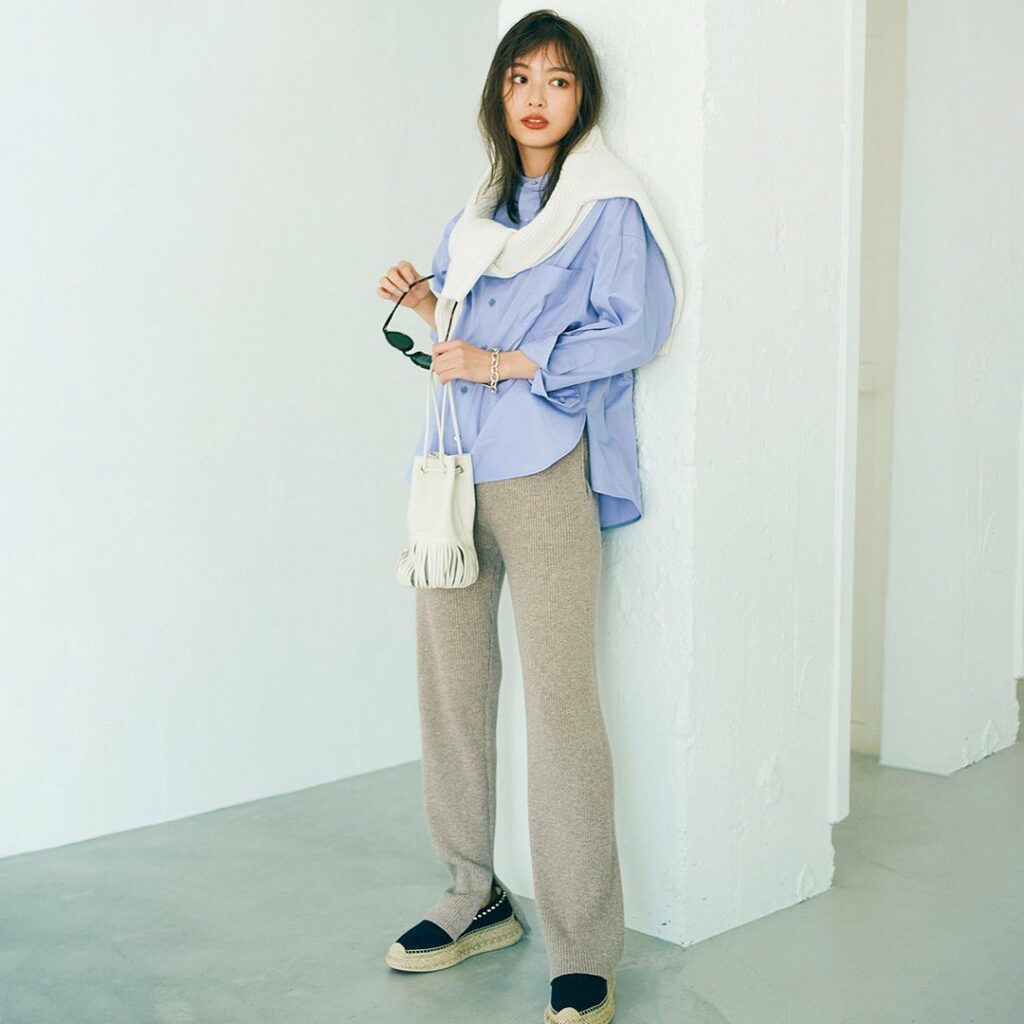 /
このコーデを真似したいと思ったら、
コメントにをください!
\
.
11月5日(金)、
リラクシーな「ニットパンツ」は、
ベージュかつ細めのリ /
このコーデを真似したいと思ったら、
コメントにをください!
\
.
11月5日(金)、
リラクシーな「ニットパンツ」は、
ベージュかつ細めのリ