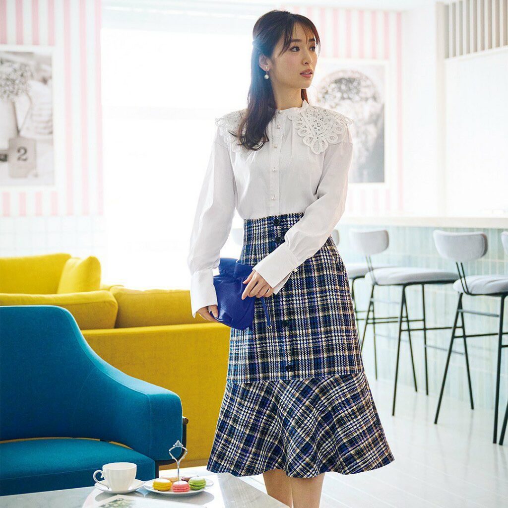 11月6日《毎日レディコーデ》
週末、アフタヌーンティーにでかける方も多いのではないでしょうか︎
クラス感あるホテルやレストランに訪れるなら、今っぽさとトラッ 11月6日《毎日レディコーデ》
週末、アフタヌーンティーにでかける方も多いのではないでしょうか︎
クラス感あるホテルやレストランに訪れるなら、今っぽさとトラッ