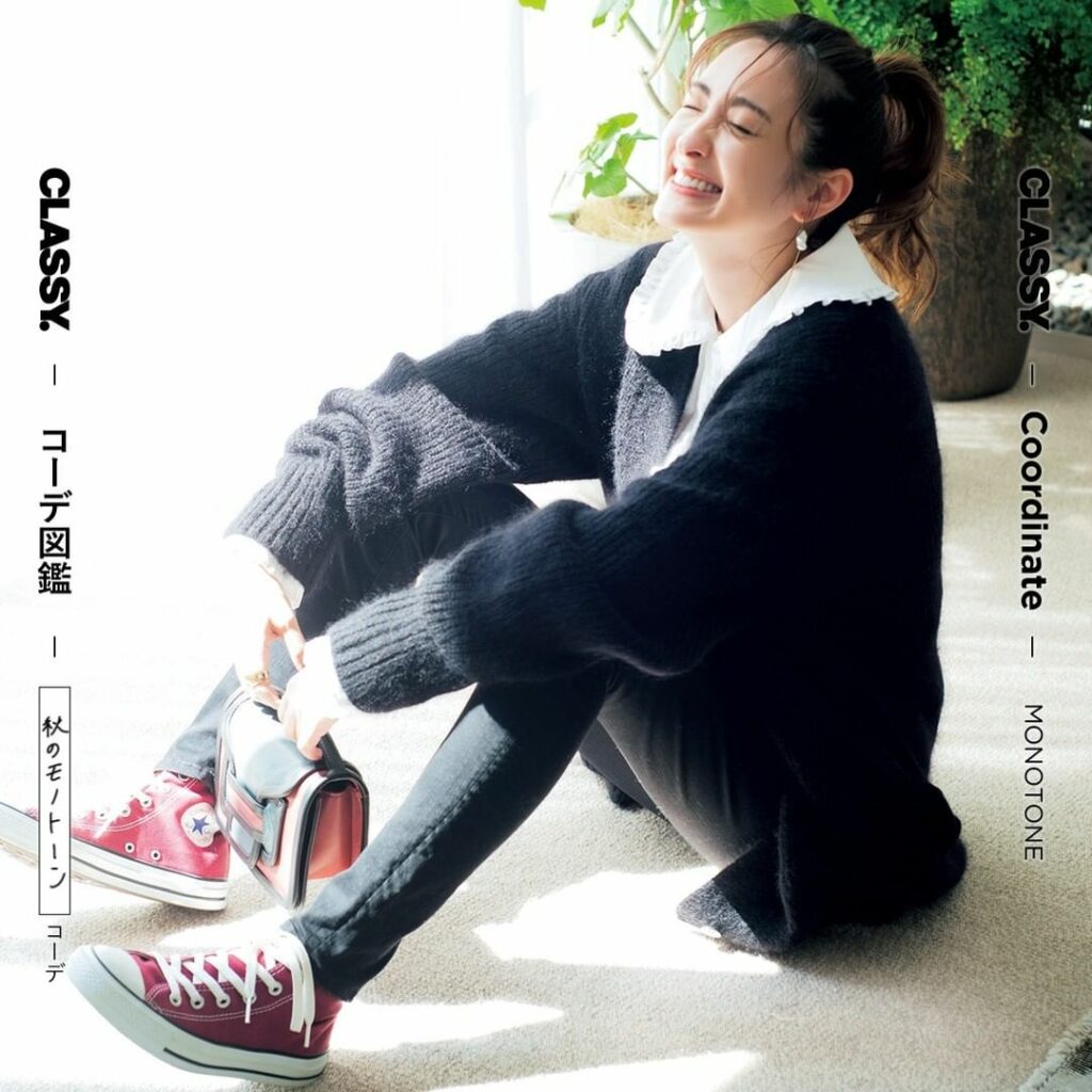 #CLASSY.コーデ図鑑
【大人女子におすすめ！
秋のモノトーンコーデ】

／
何枚目のコーデが好きですか？
コメントで教えてください
＼

簡単なのになぜか