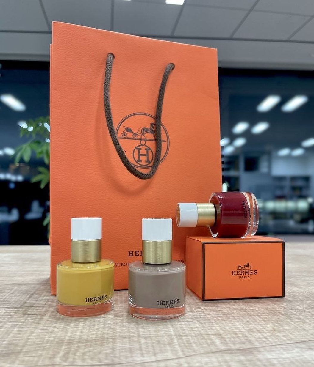 エルメス 初のネイルカラー ハンドケアライン レ マン エルメス をご紹介 Editor S Eye ビューティエディターnaoyuki 憧れの エルメ Magmoe