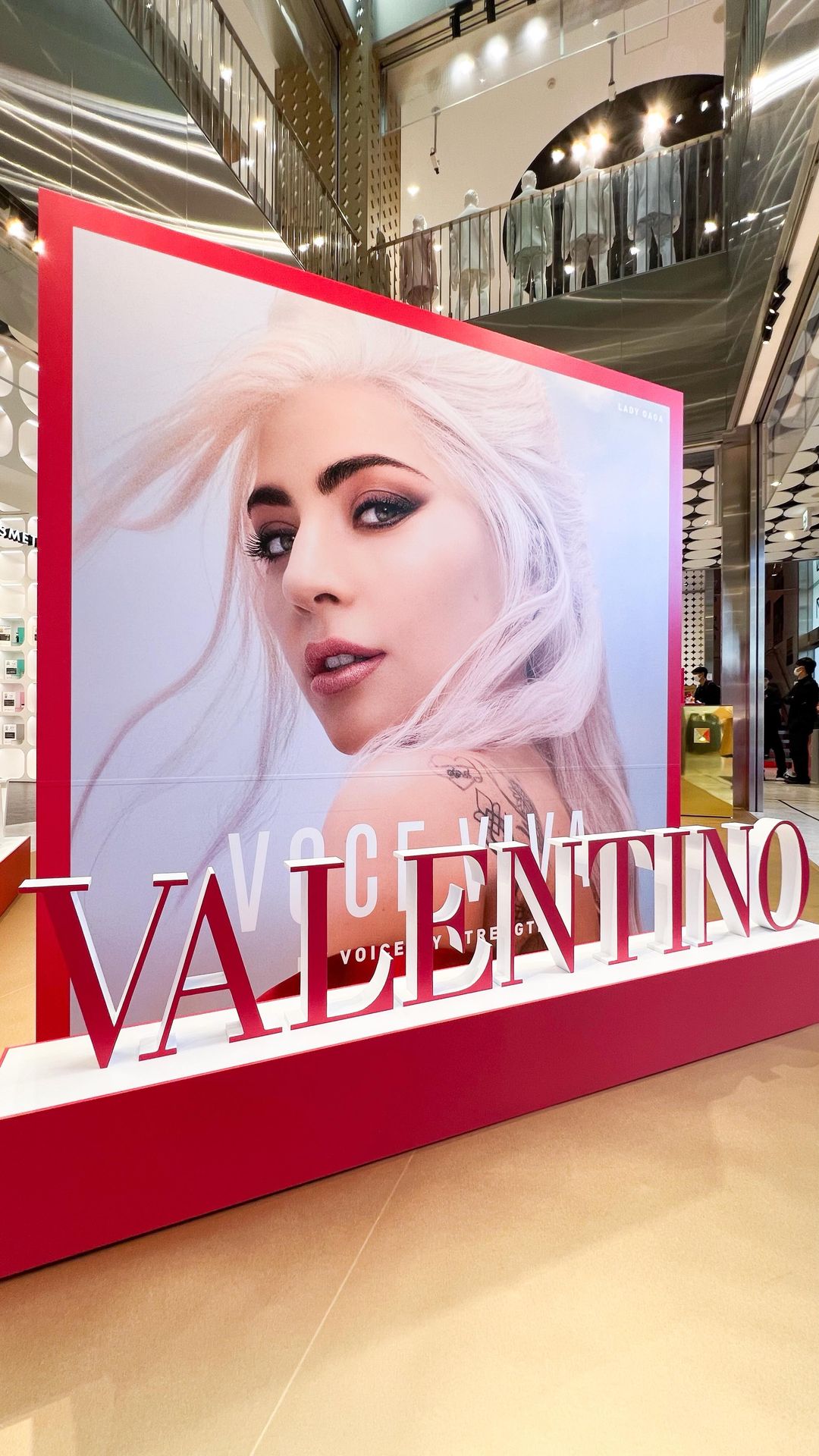 VALENTINO - 美品 ヴァレンティノ 女性らしさ引き立て気品溢れる