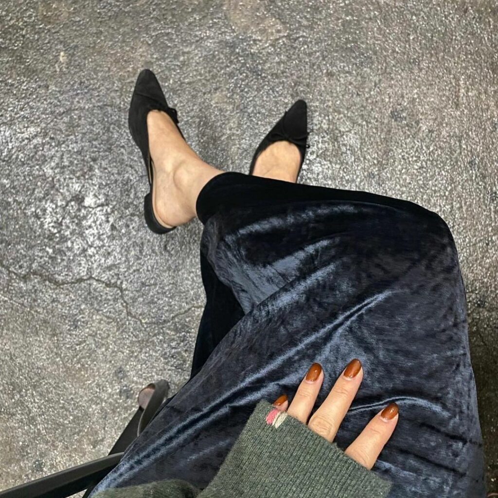 スタイリストまるちゃんこと丸林広奈さん @hironamarubayashi が最近ゲットしたのは、「ネブローニ」のこなれミュール！

「今季はミュールタイプの