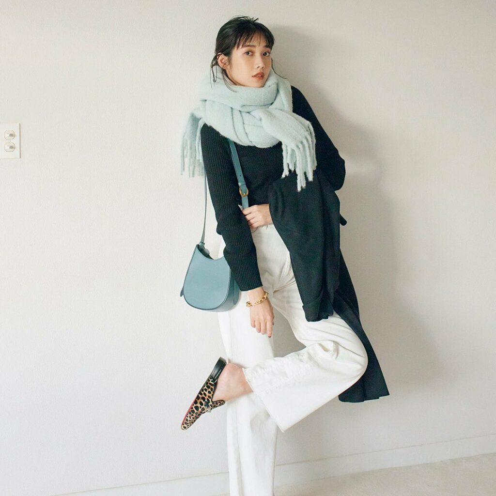 /
このコーデを真似したいと思ったら、
コメントにをください!
\
.
11月22日(月)、
暗い色の服ばかりになりがちなこの時季は、
クリー /
このコーデを真似したいと思ったら、
コメントにをください!
\
.
11月22日(月)、
暗い色の服ばかりになりがちなこの時季は、
クリー