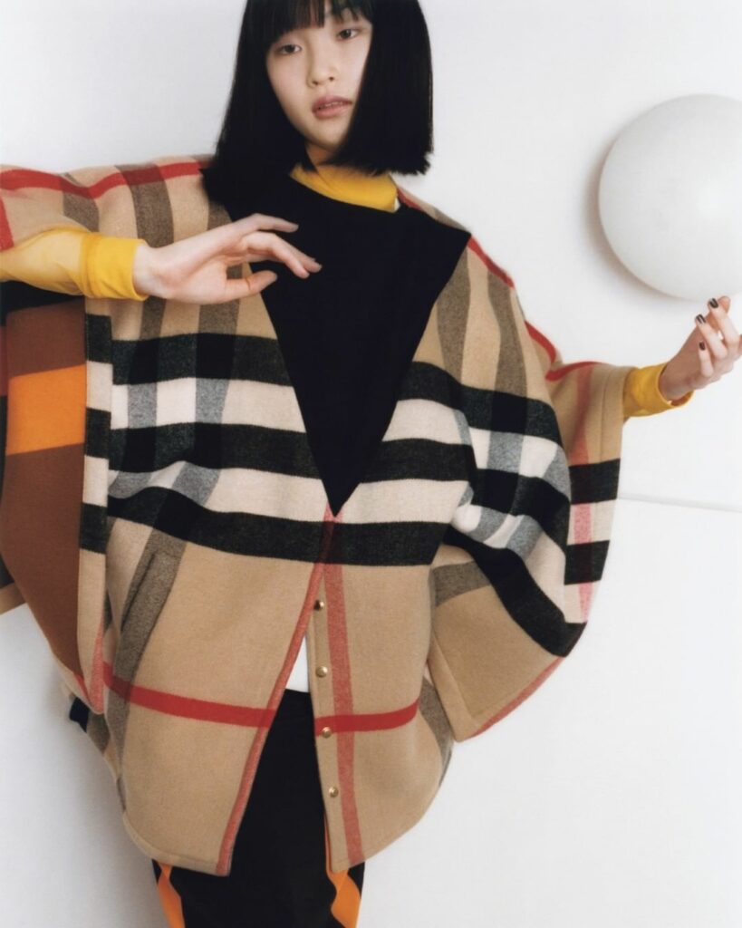 タフな日々にそっと寄り添い、心をほぐしてくれる「ハグコート」。SPUR1月号では、ドロップショルダー、ロング丈、贅沢な生地使い、など包容力のある珠玉のアイテムを