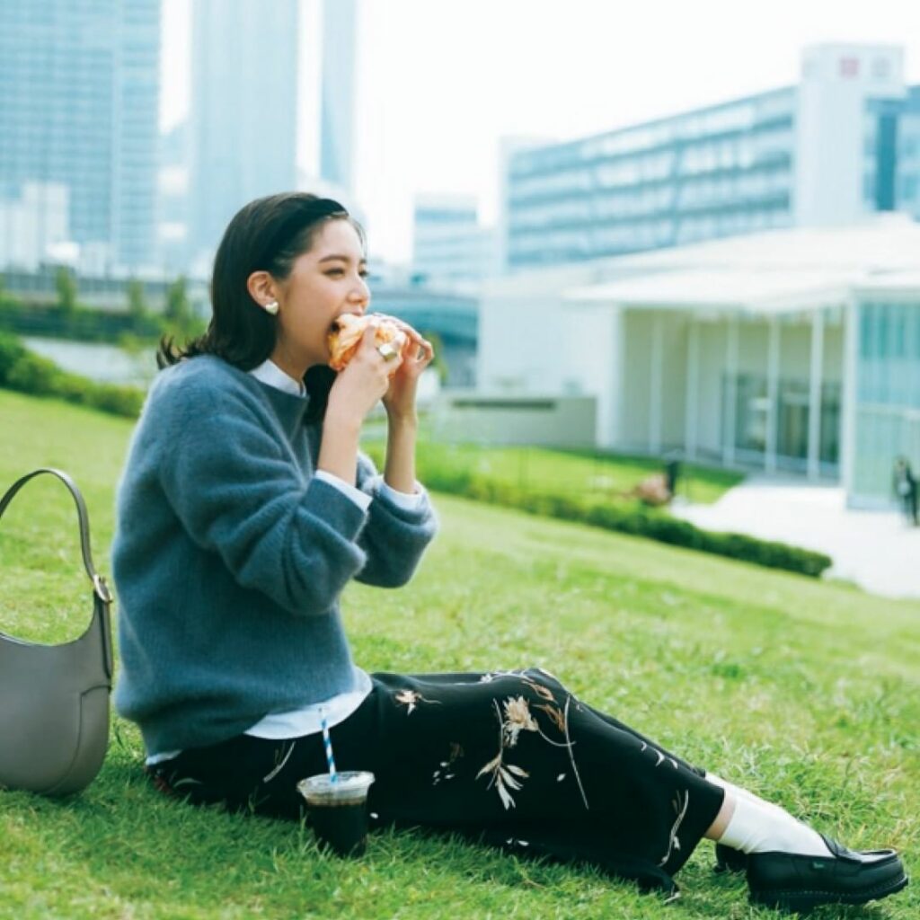 【#BAILA今日のコーデ　この着こなしが好き！と思ったら、コメントにをください】

１枚め
スカート派に必須の花柄マーメイド
可憐なムードの花柄を、タイトなシ