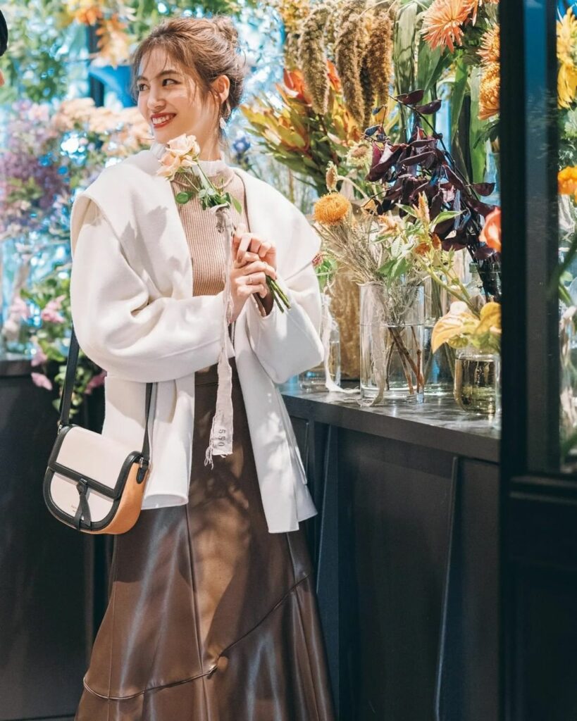 11月24日、今日の東京は晴れ。最高気温17度、最低気温7度の予報です（気象庁調べ・17時発表）。

快晴予報の今日のコーデは、男女ウケバツグンなマーメイドスカ