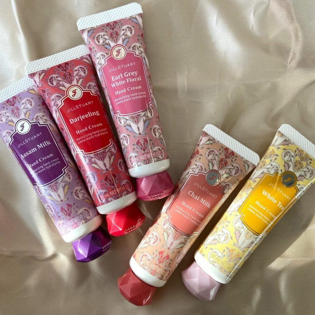 【 #JILLSTUART 】うっとり癒やされる、心温まる香りのハンドクリーム＆ボディミルクが登場1/28限定発売、1/14より予約開始。

2022年春、心を