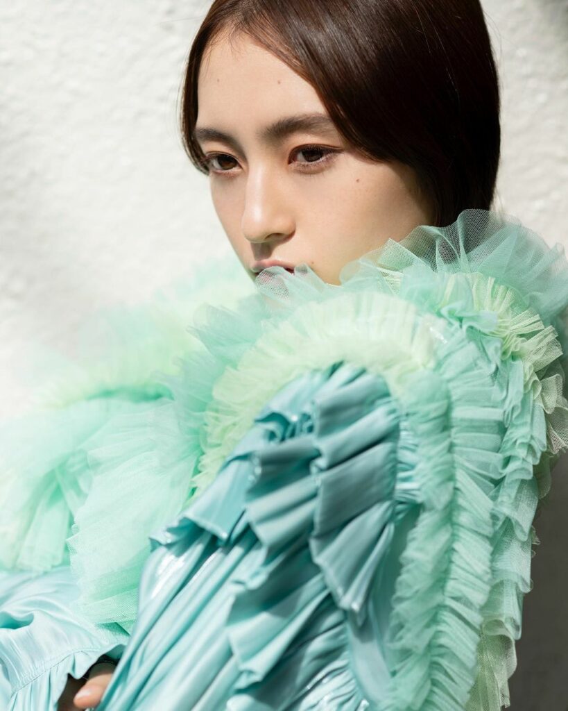 12/3公開の映画『成れの果て』で主演を務めた萩原みのりさん。

数々の作品で私たちを魅了し、圧倒してきた萩原さんの表現のみなもとに迫るインタビューをしました。