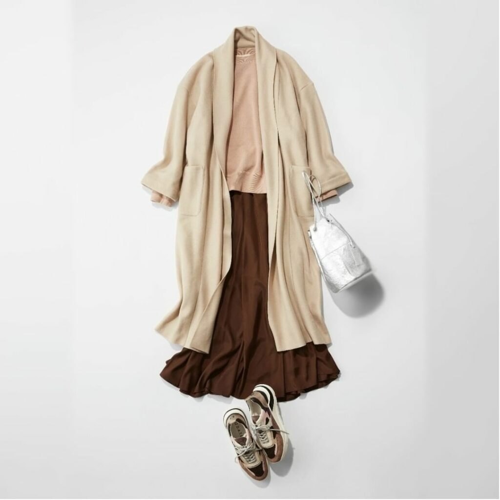 . 
*PICK UP! Coordinate* 
.
ベージュ×ブラウンコーデには同色系のスニーカーを合わせることで、大人っぽいのにどこか洒落た印象に。

コ