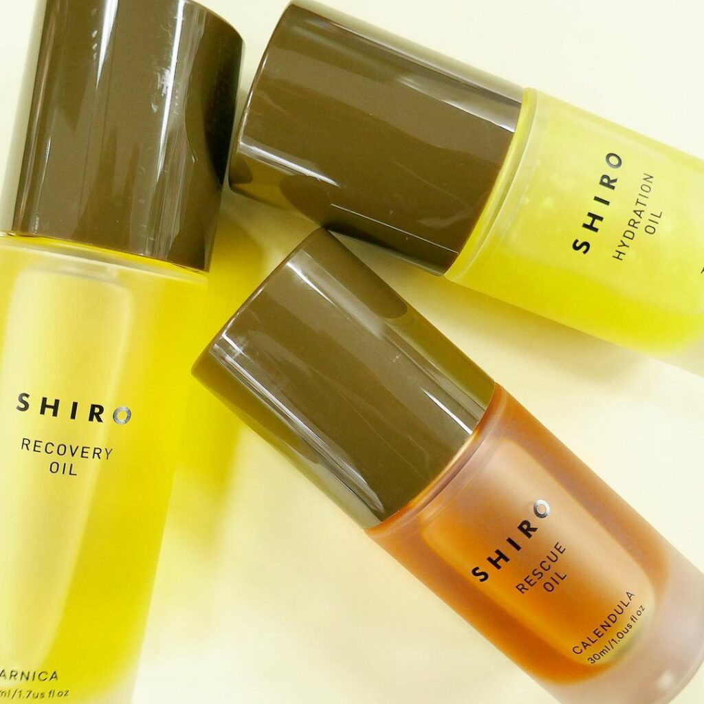 SHIROのスキンケアシリーズに、「オイルコレクション」が登場します！
ラインアップは、 “FACE”、“FACE＆BODY”、“BODY”の3つのカテゴリーか