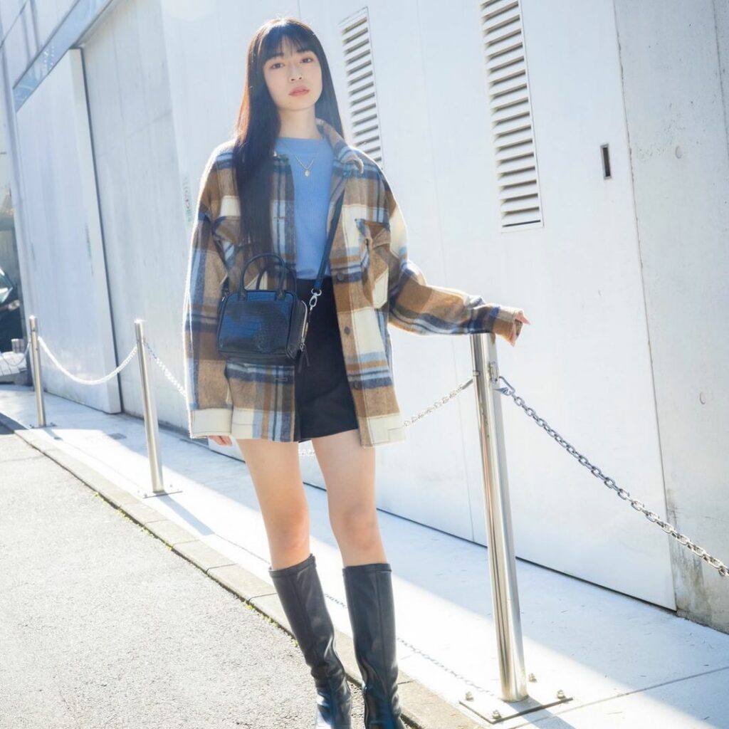 Popteen1月号『人気レギュモの1週間着回し』のアザーカット

人気上位6名だけが特別に出られる企画だよ

ツヤツヤの黒髪と抜群のスタイルで、人気急上昇中の