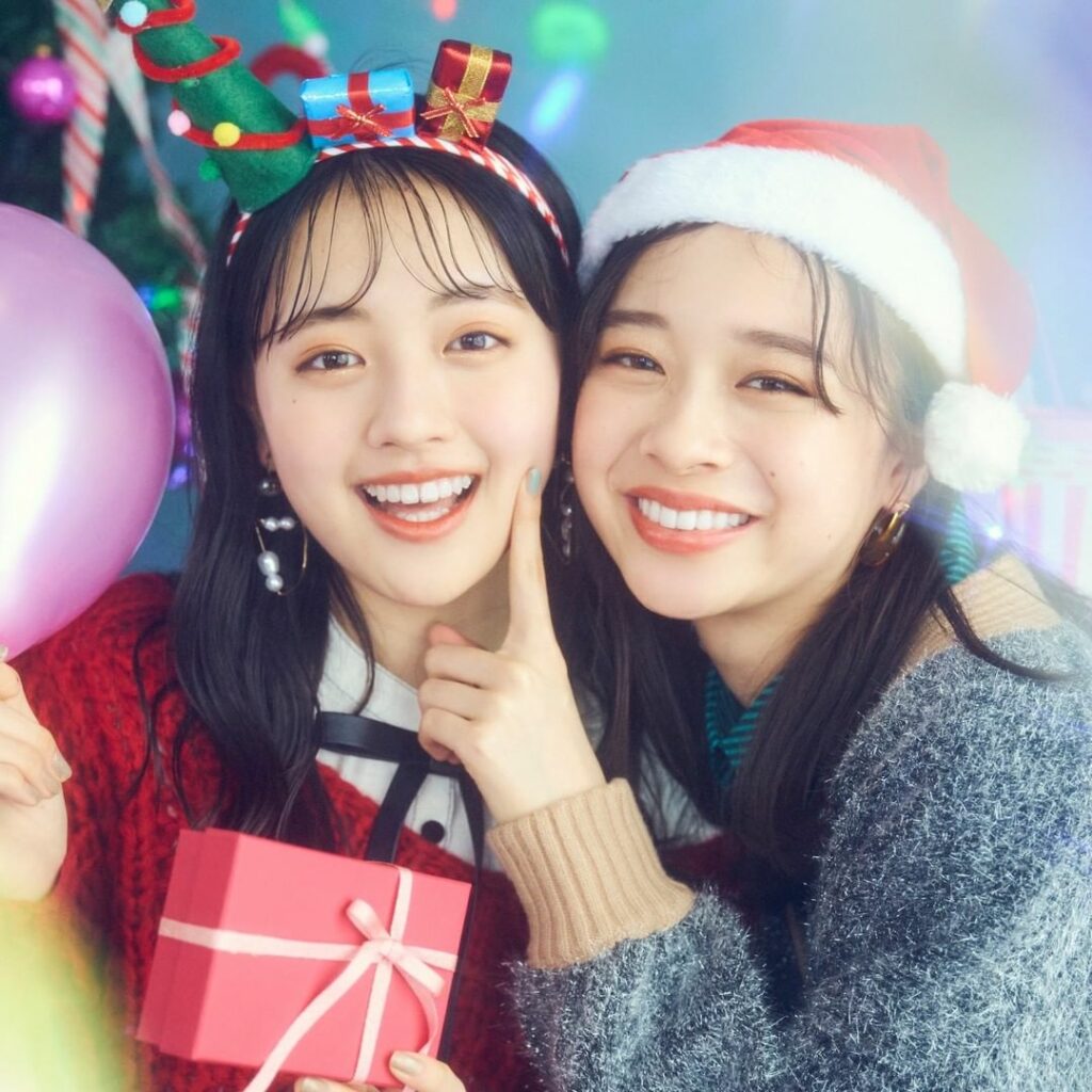 クリスマスムード
12月のセブンティーン“COVER”動画はみてくれましたか〜
今日はその撮影時に撮った #田鍋梨々花 & #上坂樹里 の2ショットをお届け クリスマスムード
12月のセブンティーン“COVER”動画はみてくれましたか〜
今日はその撮影時に撮った #田鍋梨々花 & #上坂樹里 の2ショットをお届け