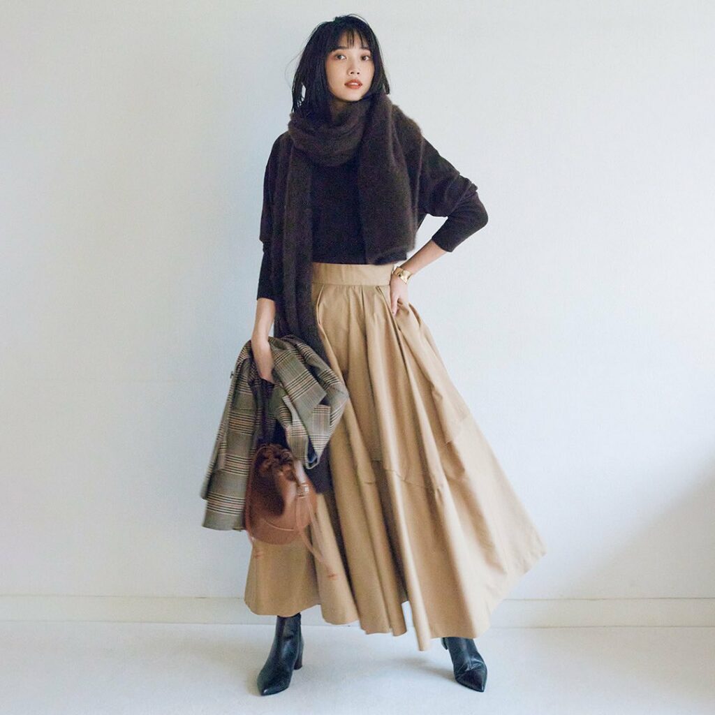 ／⁠
このコーデを真似したいと思ったら、⁠
コメントにをください！⁠
＼⁠
.⁠
12月13日(月)、⁠
冬のワントーンコーデは、⁠
あたたかみのある「ブラウン