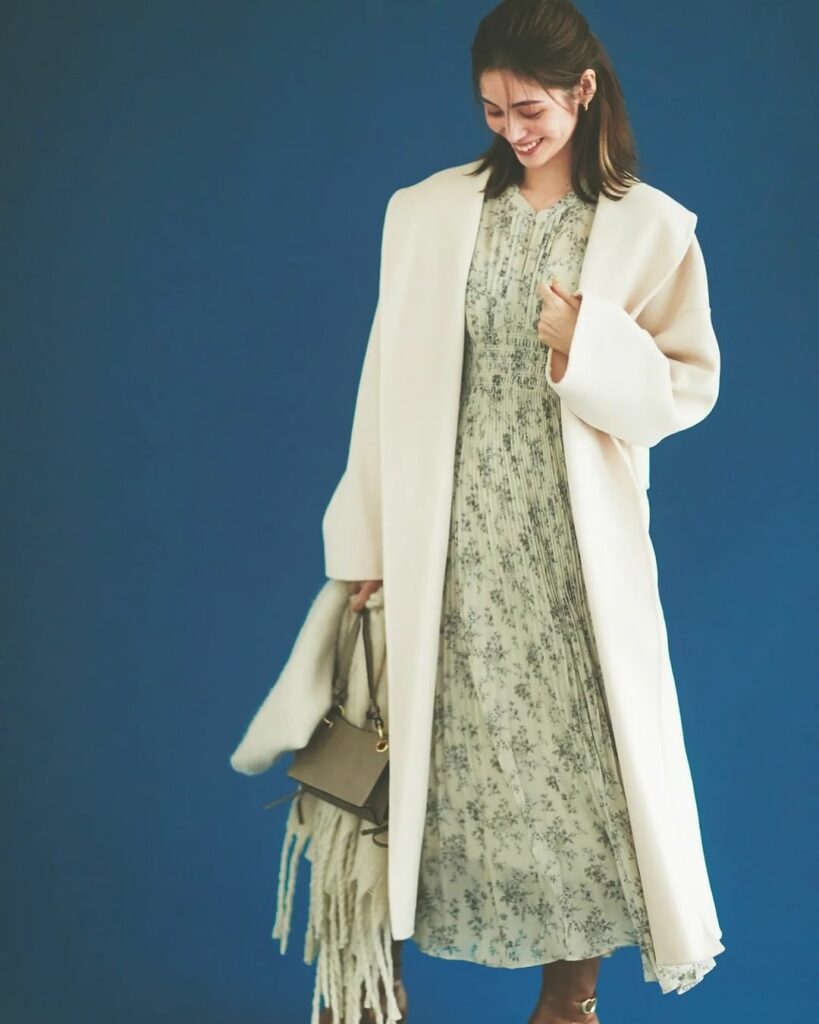 12月24日、今日の東京は晴れ朝晩くもり。最高気温13度、最低気温3度の予報です（気象庁調べ・17時発表）。

日中晴れ間が広がりそうなクリスマス・イヴのコーデ