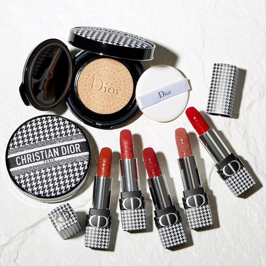 こだわり抜かれた、千鳥格子のパッケージ。

【ディオール】から、2022年春コレクション“ニュー ルック エディション”が到着。持っているだけで自然と気分の上が