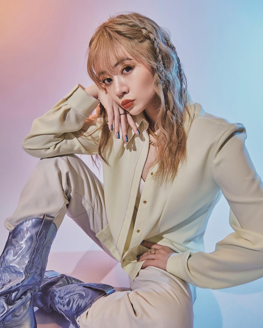 Mac Cho Japanese Rapper 伸びやかな歌声と女の子のリアルな気持ちを綴った歌詞で、みんなの恋心を代弁してくれるシンガーソングライター・MACO。 自分の心と向き合い、正直 ...