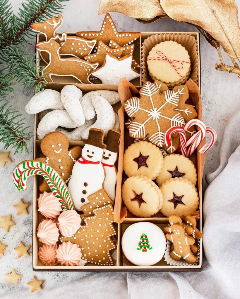 #ELLEgourmet 今年のクリスマスには見た目も可愛く、味も美味しいクリスマスクッキーを作ってお祝いするのはいかが?サンタの帽子やトナカイ、クリスマスツリ #ELLEgourmet 今年のクリスマスには見た目も可愛く、味も美味しいクリスマスクッキーを作ってお祝いするのはいかが?サンタの帽子やトナカイ、クリスマスツリ