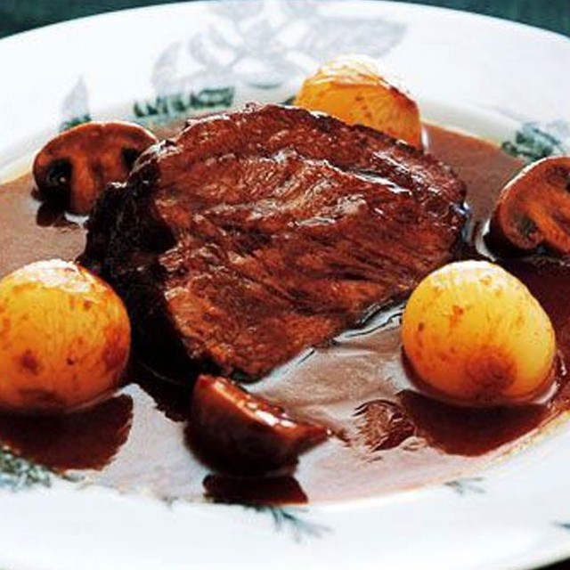 今夜はクリスマスイブ もうメイン料理の準備はお済みですか まだという方にぜひ今晩作ってほしいレシピをご紹介 材料 8人分 牛ほほ肉 かたまり 800 Magmoe