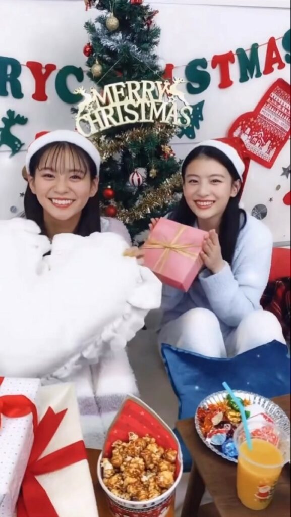 ハッピーメリークリスマス みんなはどんなクリスマスを過ごしてる?
先週のライブ配信のかわいすぎる #なつりこ の配信の裏側をお届け
この日撮ったチェキをお互い ハッピーメリークリスマス みんなはどんなクリスマスを過ごしてる?
先週のライブ配信のかわいすぎる #なつりこ の配信の裏側をお届け
この日撮ったチェキをお互い