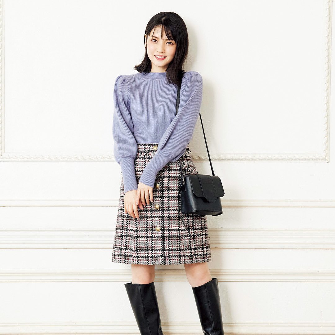 12月29日 毎日レディコーデ 水曜日はミニスカートをはいてとびきりフェミニンなコーデに ニットは少し袖にボリュームがある物を選んで二の腕カバーもバッチリ Magmoe 12月29日 毎日レディコーデ 水曜日はミニスカートをはいてとびきりフェミニンなコーデに ニットは少し袖にボリュームがある物を選んで二の腕カバーもバッチリ Magmoe