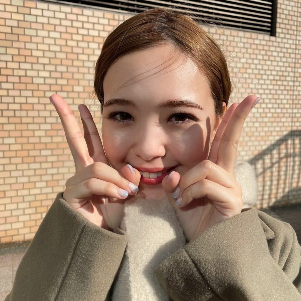 ViVi2月号
「今すぐおしゃれになるためにできること。」企画より
ニコルのオフショットをお届け

暖かそうなストールに顔を
うずめる姿が可愛いすぎる
最近はハ