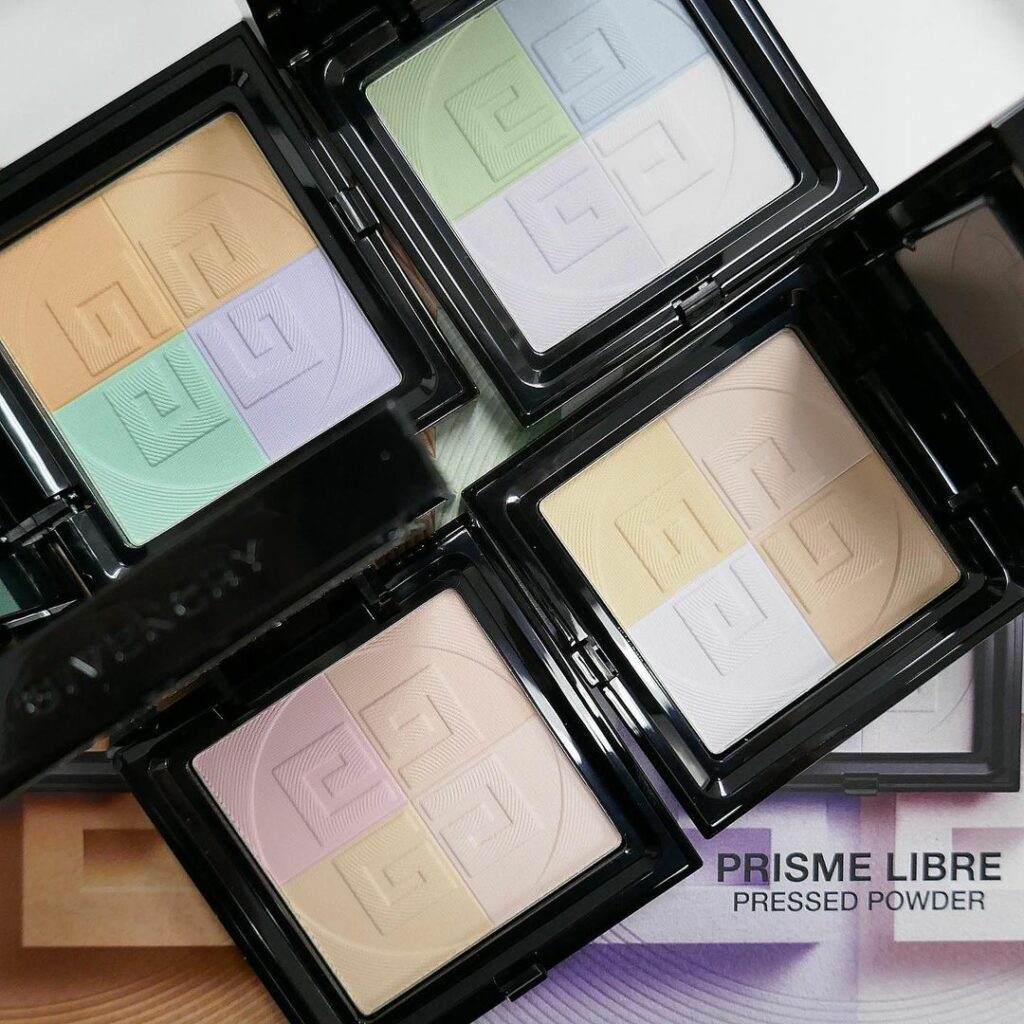 パルファム ジバンシイのベストセラーフェイスパウダー「プリズム・リーブル」から、コンパクトタイプが新登場！

新プレストパウダーには、左の2色は気になる肌悩みの