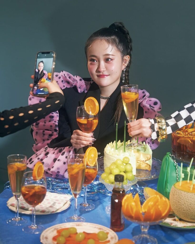 Little Glee Monsterと共に彩るホリデーパーティ 
不思議ドリーミーな空間で、Little Glee Monster のホリデーパー