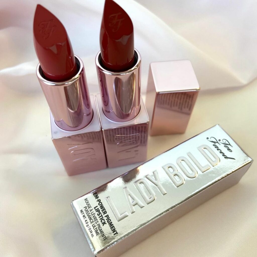 【 #TooFaced 】大胆レディーなリップスティックが誕生1/1全国発売。＜ #スウォッチ つき＞

トゥー フェイスドから、なりたい自分を大胆に表現してく