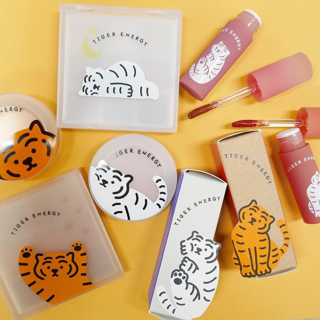 エチュードから、2022年の干支である“虎”をテーマに、
韓国の大人気キャラクター「ムジークタイガー」とコラボレーションした「ムジークタイガーコレクション」が登 エチュードから、2022年の干支である“虎”をテーマに、
韓国の大人気キャラクター「ムジークタイガー」とコラボレーションした「ムジークタイガーコレクション」が登