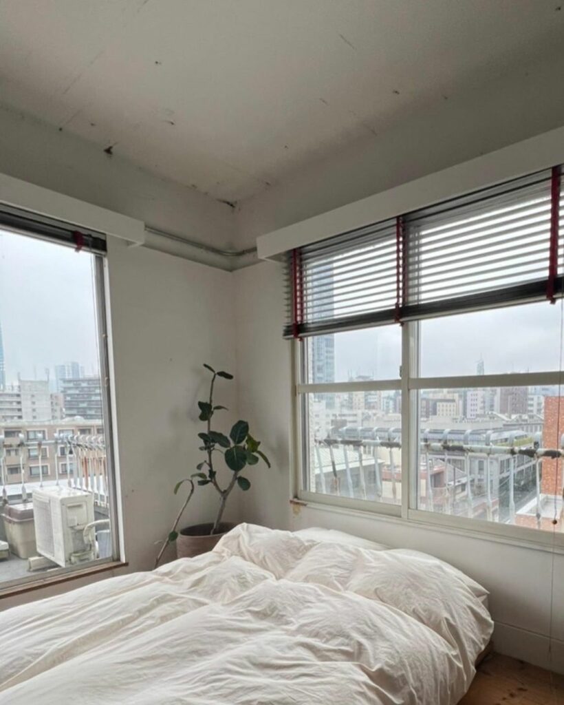 寒いですねみなさん、今日はほんとにお気をつけてお帰りくださいねこんな日は撮影こぼれ話をwith2月号「君とみる永き夢」インタビュー中で、家に帰ってきて洒落た家具