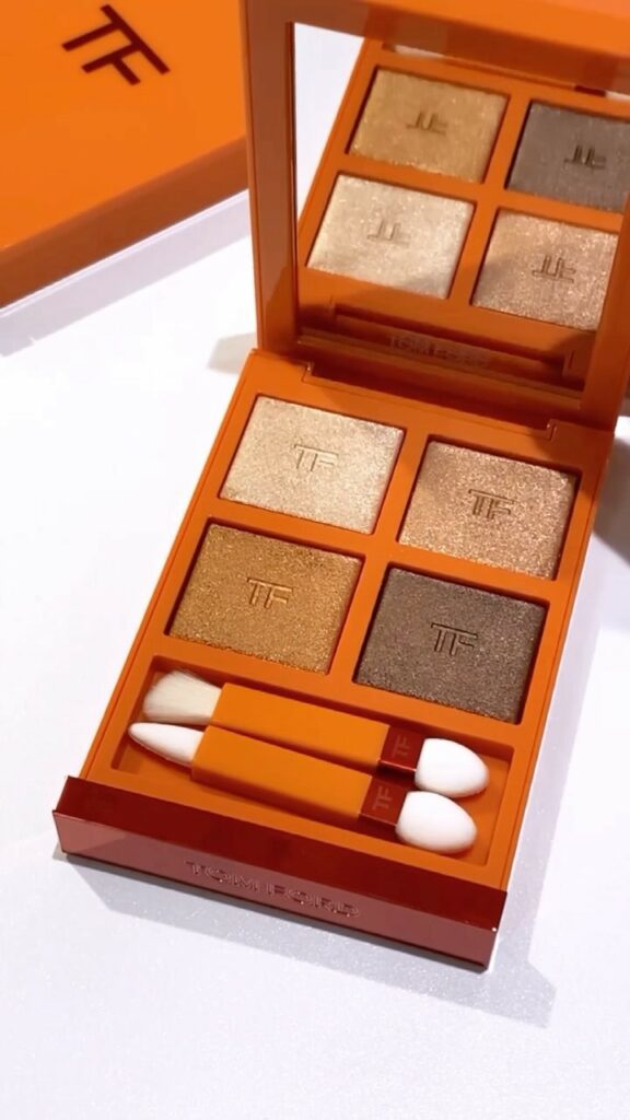 美しいオレンジのパッケージに思わず釘付け!
【トム フォード ビューティ】のアイコニックな香水「ビターピーチ」にインスパイアされた「ビターピーチコレクション」 美しいオレンジのパッケージに思わず釘付け!
【トム フォード ビューティ】のアイコニックな香水「ビターピーチ」にインスパイアされた「ビターピーチコレクション」