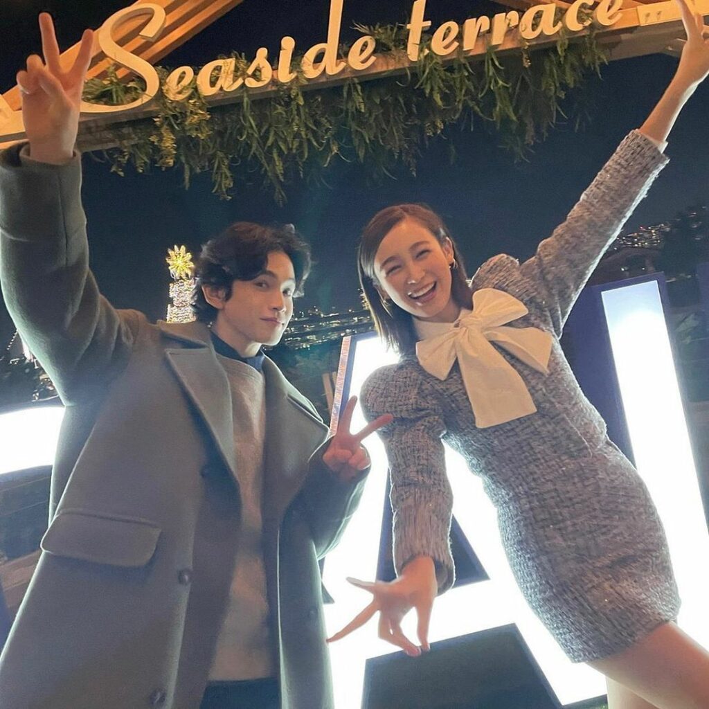 ViVi2月号
「ときめき♡冬恋メイク」企画より
サチのオフショットをお届け

「寒いねっ!」ってくっつきやすい冬は、
ちょっぴり計算ずくのメイクで魅了させてみ