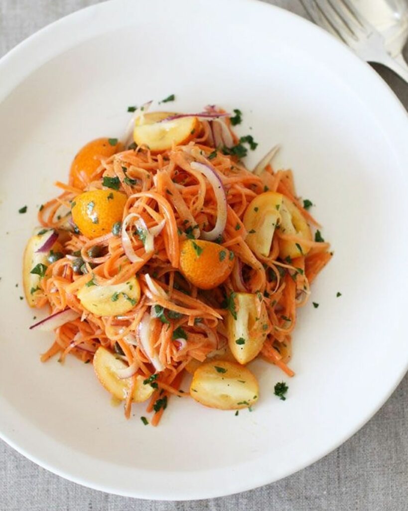 【#金柑レシピ】フレッシュな金柑とにんじん、ダブルの甘さが楽しいサラダ。さらに、サーモンと合わせれば、たちまちおもてなしにも使えるおしゃれメニューに変身！
・