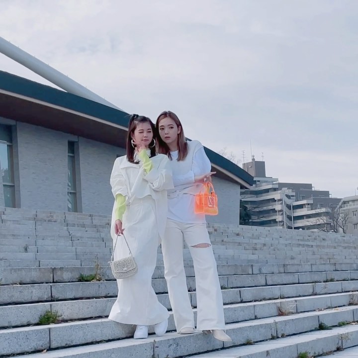 ViVi3月号
「間違えない春トレンド10」企画より
ニコルと愛花のオフショットムービーをお届け

この春試したいのは白コーデ×ビタミンカラー
ピンポイントな派