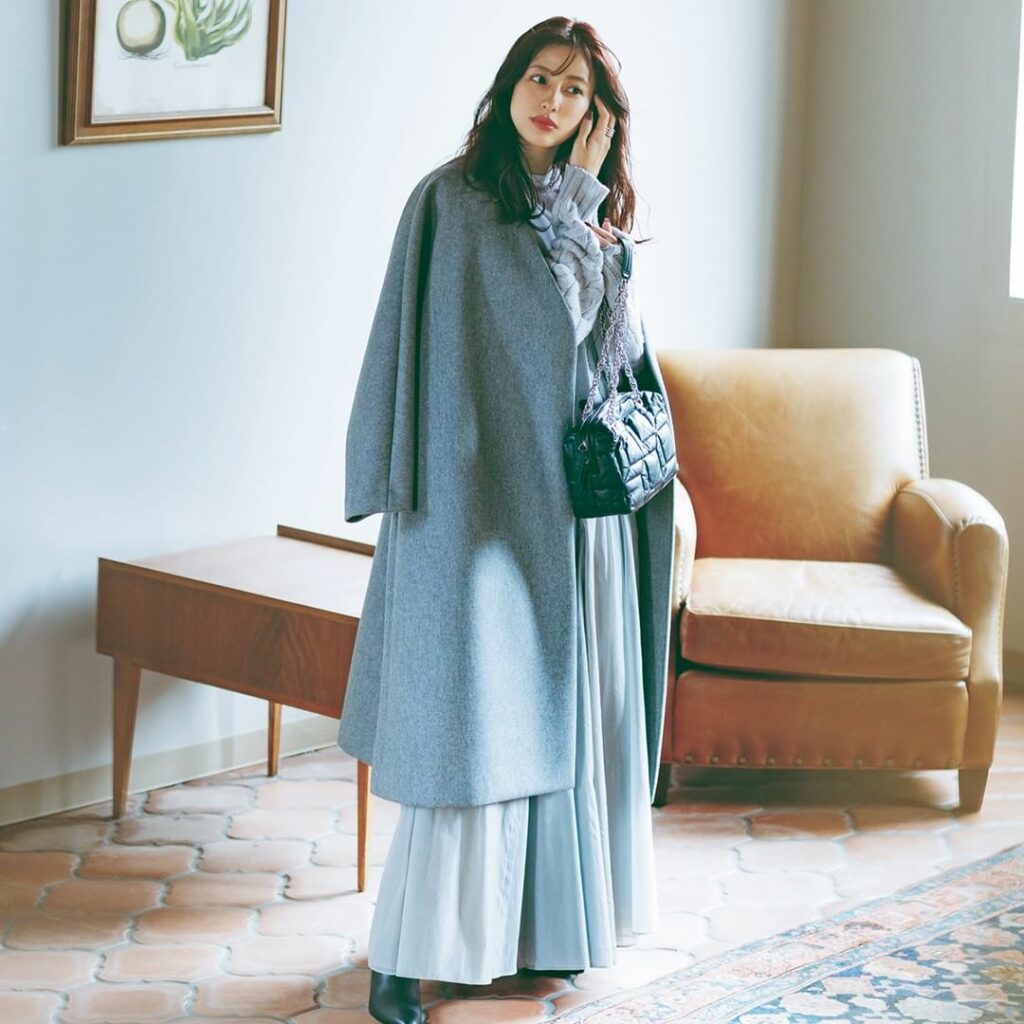 /
このコーデを真似したいと思ったら、
コメントにをください!
\
.
2月1日(火)、
冬のワントーンコーデは、
素材の違いを意識してまとめるのが、 /
このコーデを真似したいと思ったら、
コメントにをください!
\
.
2月1日(火)、
冬のワントーンコーデは、
素材の違いを意識してまとめるのが、