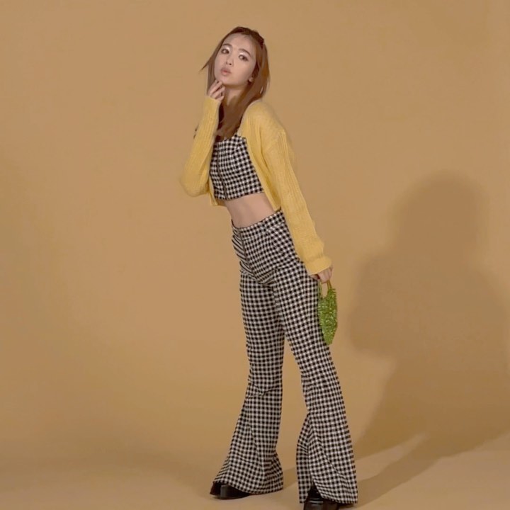 ViVi3月号
「間違えない春トレンド10」企画より
ニコルのオフショットムービーをお届け

早くも爆売れの予感
この春は進化系セットアップで
コーデをアップデ