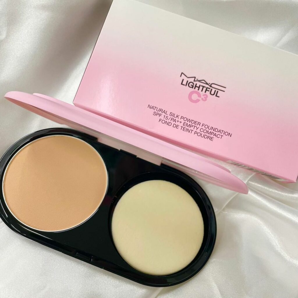 【 M･A･C  #ライトフルC が進化！】透明感×血色感でトーンアップした肌に2/4発売。

M･A･Cの LIGHTFUL C+が、LIGHTFUL  C3