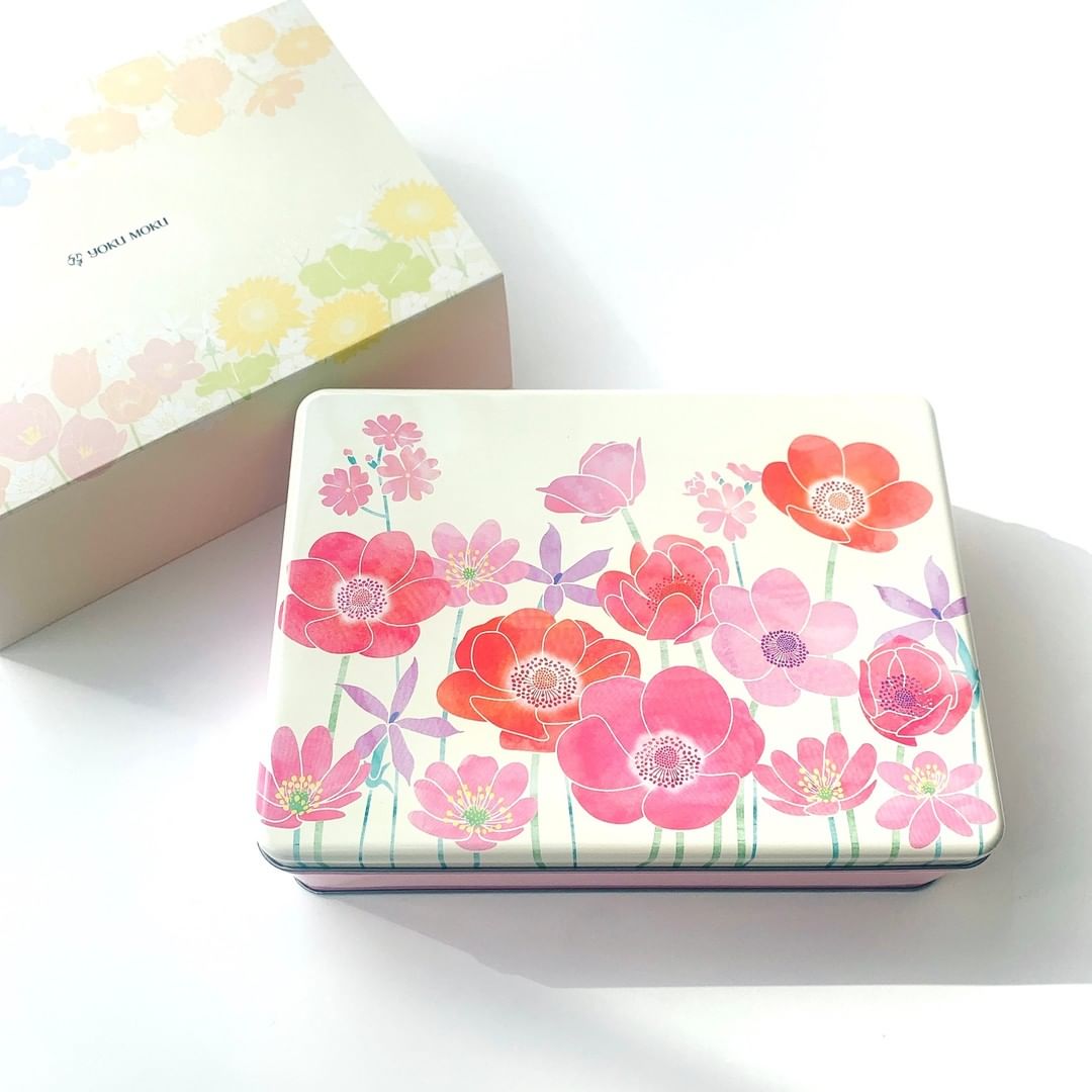 みんな大好き ヨックモック アネモネ のイラストが可愛い スペシャルな詰め合わせボックスが登場しています 中にはプティサイズの シガール や サブレ な Magmoe