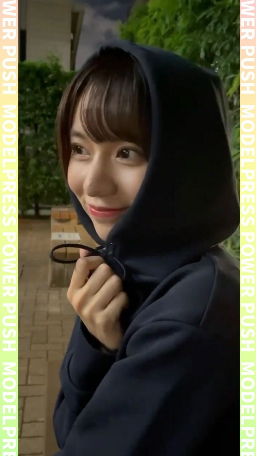 ⁡
#モデルプレスパワープッシュ
 " インスタ美女 "を紹介
￣￣￣￣￣￣￣￣￣￣￣￣￣￣
今回は…
フードをかぶった姿にキュン
⁡
久村奈々子　Nanako