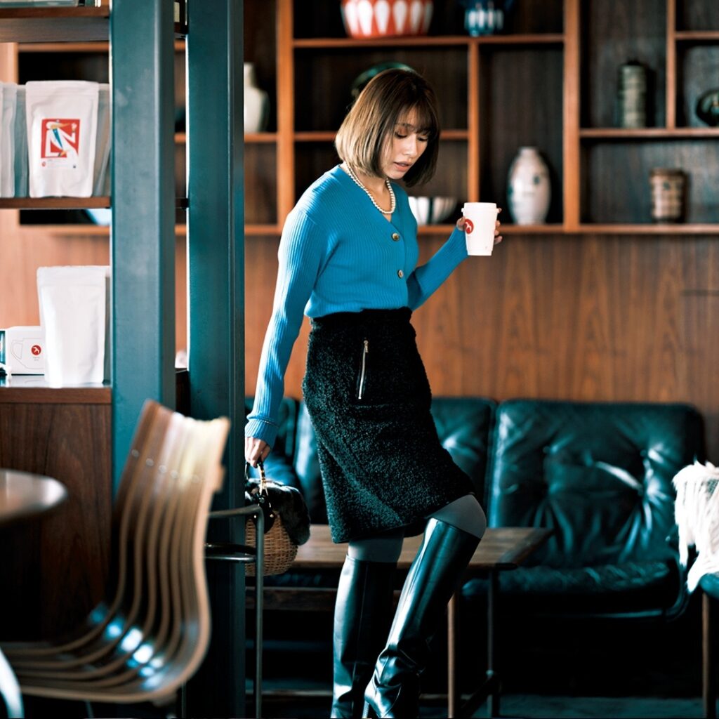 ／⁠
このコーデを真似したいと思ったら、⁠
コメントにをください！⁠
＼⁠
.⁠
2月8日（火）、⁠
冬コーデを盛り上げる、ボア素材のミニスカート。⁠
⁠
黒な