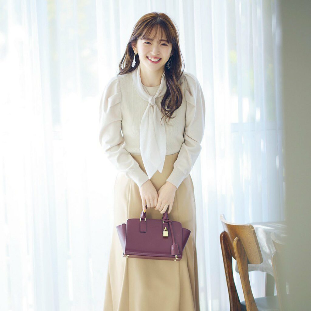 2月7日《毎日レディコーデ》
月曜日は優しい雰囲気を醸し出してくれる淡いお洋服で、周りからの好印象を狙って
※アイテムの詳細は美人百花.comでチェック 2月7日《毎日レディコーデ》
月曜日は優しい雰囲気を醸し出してくれる淡いお洋服で、周りからの好印象を狙って
※アイテムの詳細は美人百花.comでチェック