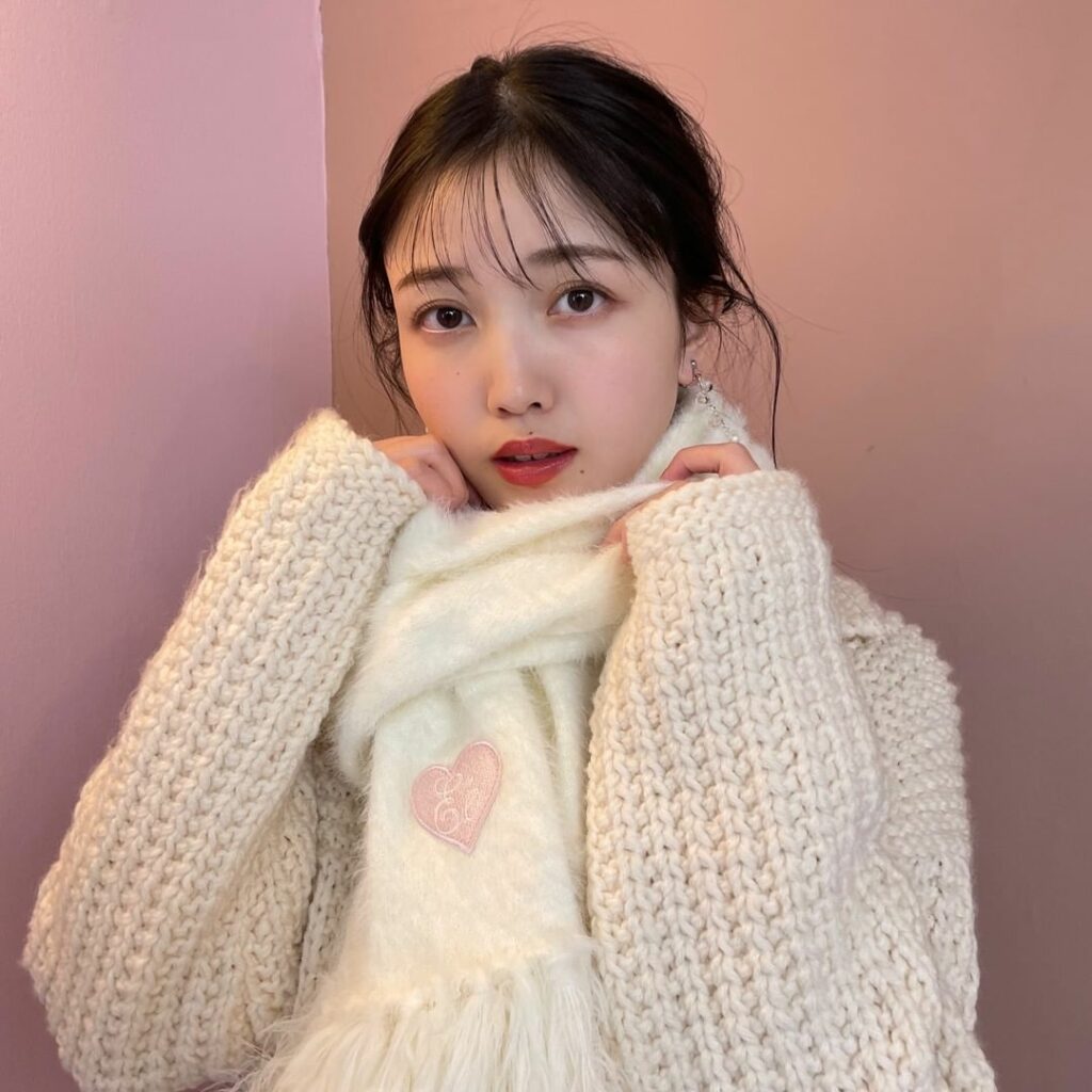 #久保史緒里推し のみなさまへ
今月もくぼちゃんのオフショットを3日連続投稿しちゃうよ

まずは罪レベルで可愛すぎる
くぼし × マフラー × 萌えそで

@s